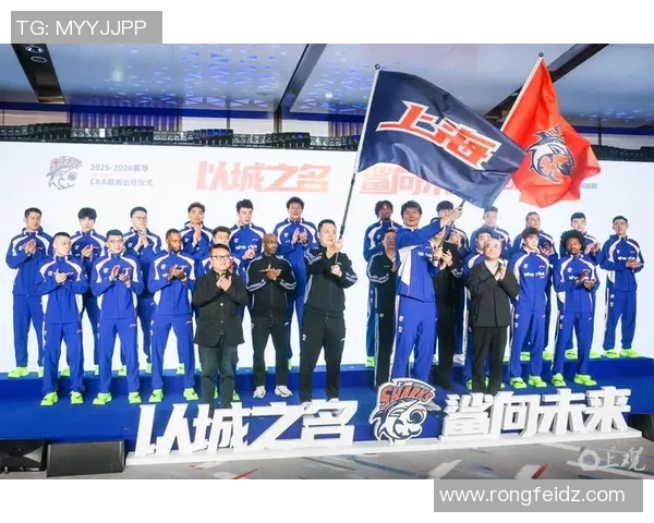 上海篮球队加速转型探索新战术引发热议与关注